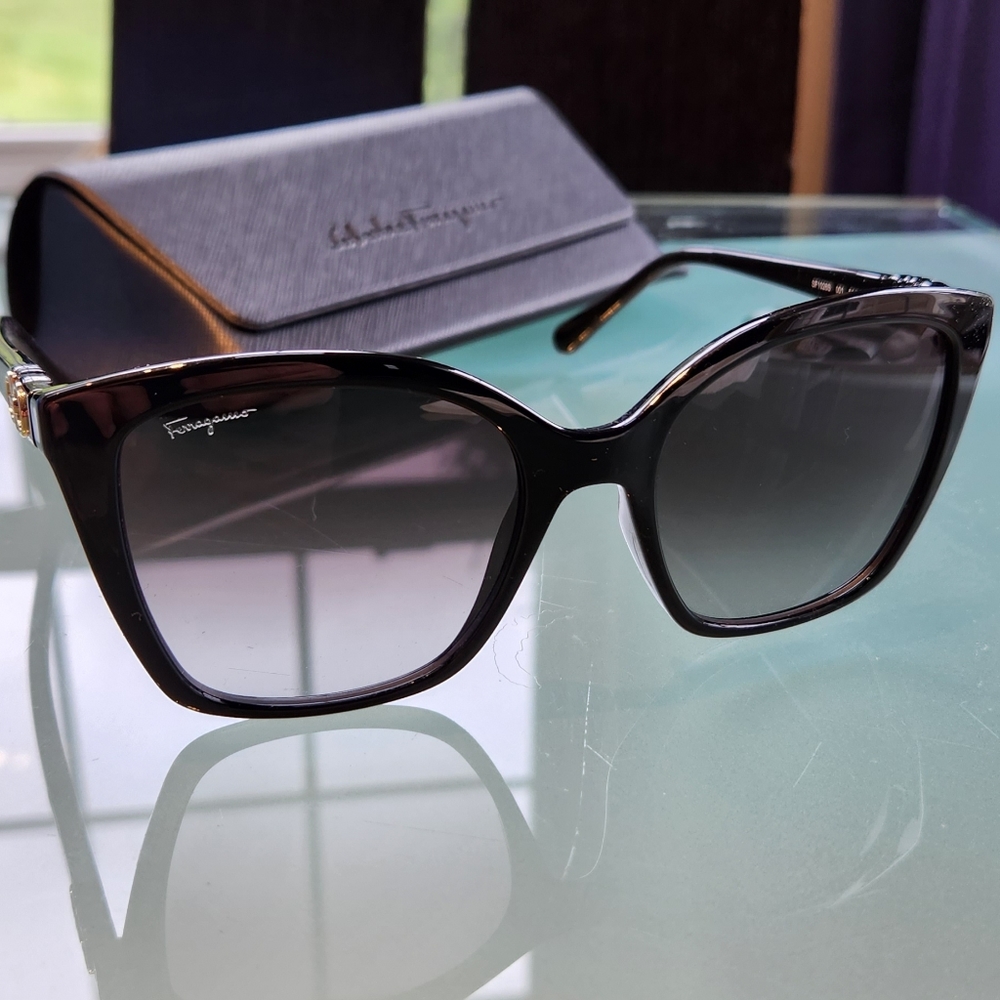 BRAND NEW Made In Italy Salvatore Ferragamo Women's Sunglasses